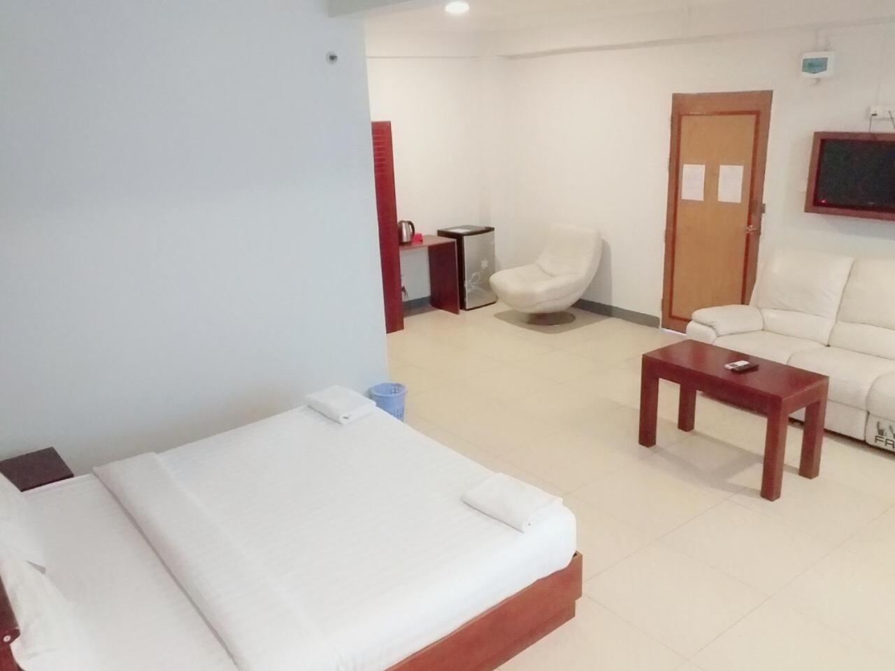 Lanmadaw Plaza Hotel China Town Γιανγκόν Εξωτερικό φωτογραφία